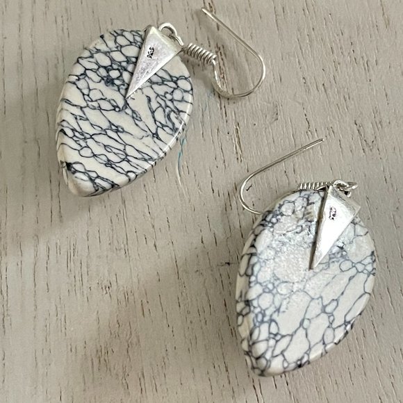 3 for $10 🩷 Bundle Garnet color cabochon white howlite silver dangle earrings - Picture 4 of 7